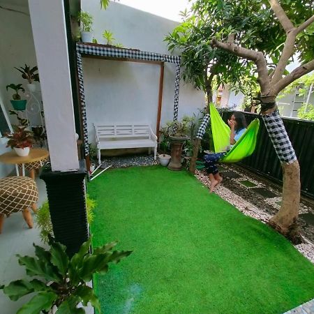 Shifana Homestay Syariah Jogjacarta Exterior foto
