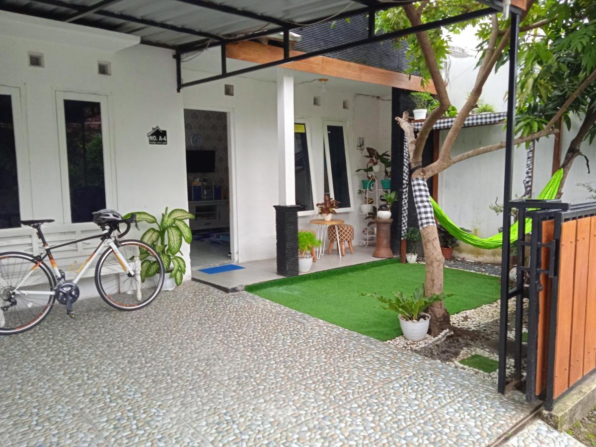 Shifana Homestay Syariah Jogjacarta Exterior foto