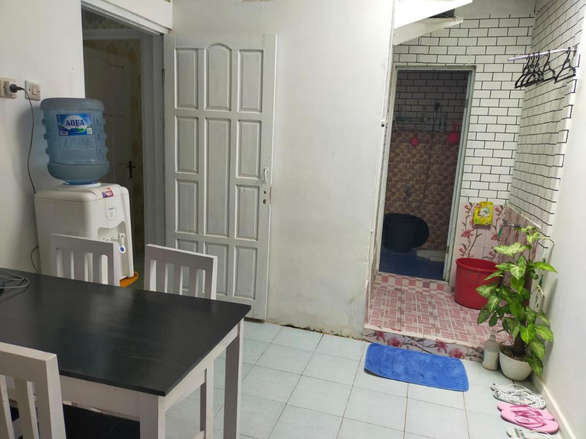 Shifana Homestay Syariah Jogjacarta Exterior foto