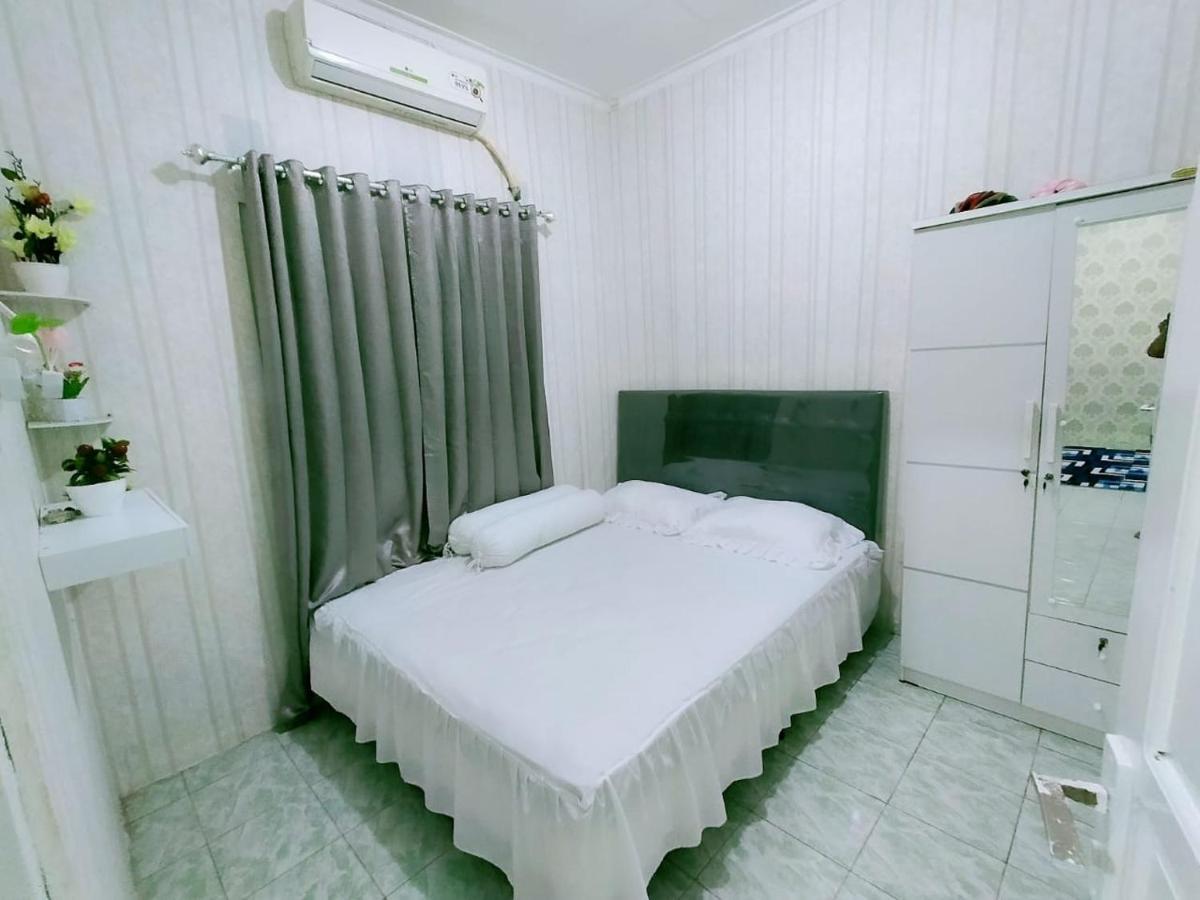 Shifana Homestay Syariah Jogjacarta Exterior foto
